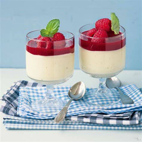 Bayerische Creme mit Himbeertopping