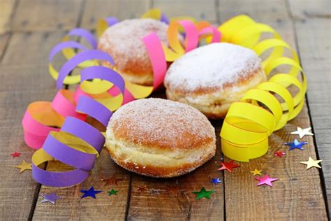 Bayerische Faschingskrapfen mit Zucker