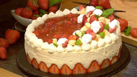 Bayrisch-Creme Torte mit Erdbeeren