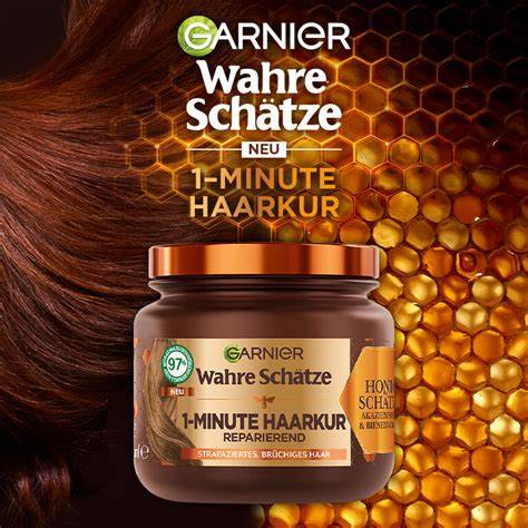Beauty-Routine: Anwendung einer Honig-Haarkur