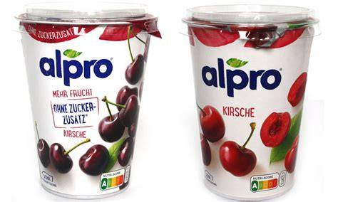Becher Alpro Kirsche mit roter Banderole „mehr Frucht, ohne Zuckerzusatz“