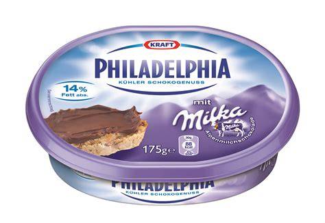 Becher Philadelphia mit Milka aufgeschnittenes Brot