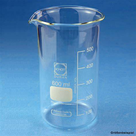 Becherglas mit Zuckerlösung und Leitfähigkeitsmessgerät
