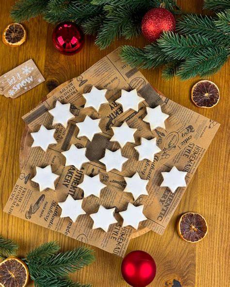 Bedruckte Glückskekse, Zimtsterne, Stollen und weitere Werbesüßigkeiten