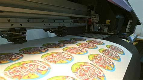 Bedruckte Pralinen und Transferfolien im Druckprozess
