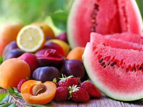 Beeren, Wassermelone, Papaya und Aprikosen
