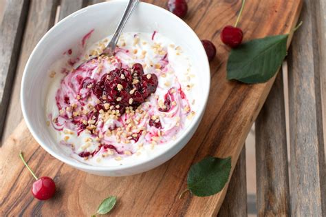 Beeren-Eierschecke: frische Früchte im Quark