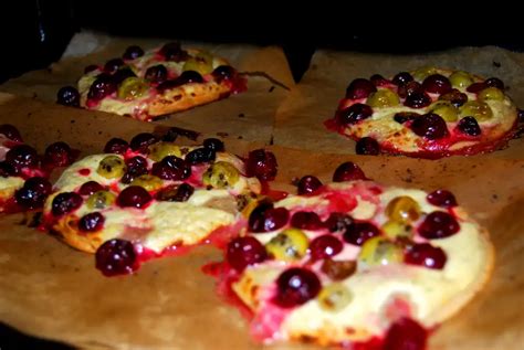 Beeren-Flammkuchen im Ofen