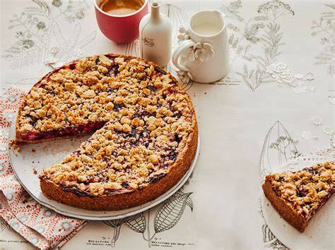 Beeren-Schmandkuchen mit Streuseln