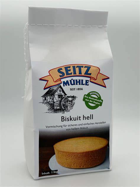 Beerenschicht auf hellem Biskuit verteilt