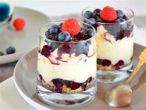 Beerentöpfchen mit Bayrischer Creme - Schichtdessert