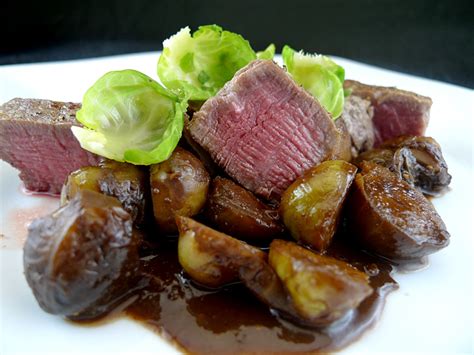 Beilagen-Ideen zu Rosenkohl: Bratkartoffeln, Gnocchi, Filetsteak