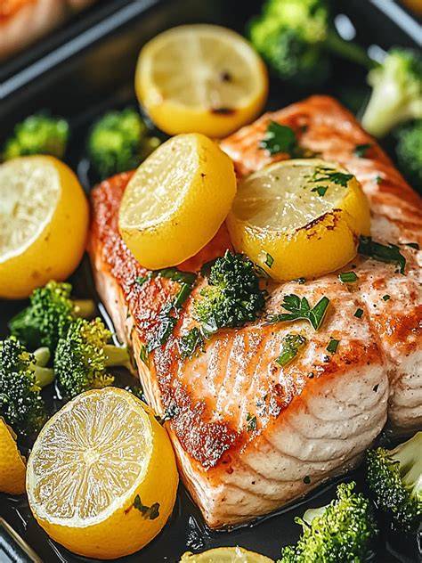 Beilagen-Infografik: Reis, Zoodles, Kartoffeln und Brokkoli zu Lachs