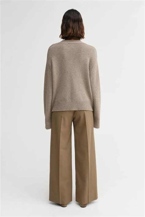 Beispiel: Nougat Cardigan über Slipdress und Denim-Kleid