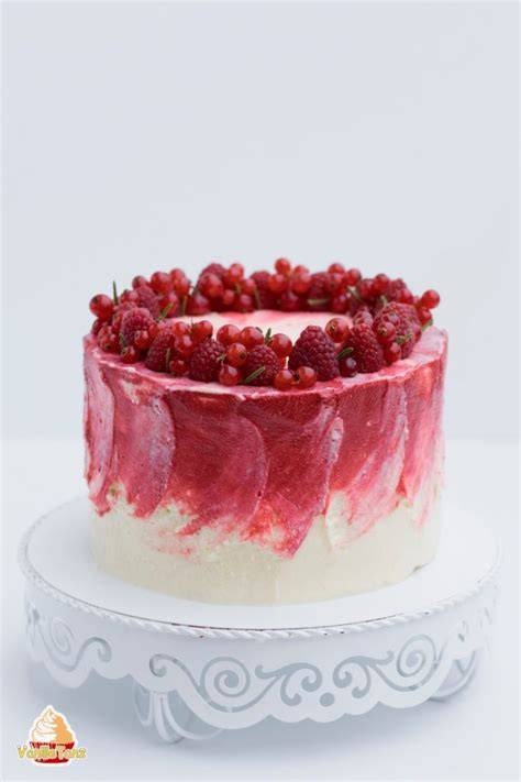 Beispiel: Torte mit Aquarelltechnik und Cream Cheese Frosting unter Fondant