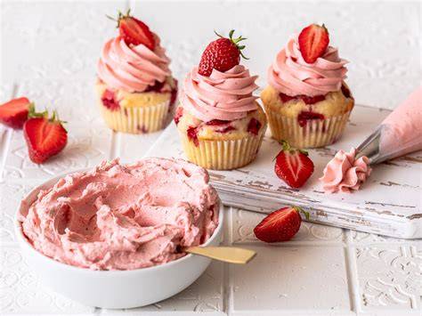 Beispiel: Wiener Boden mit Erdbeer-Buttercreme