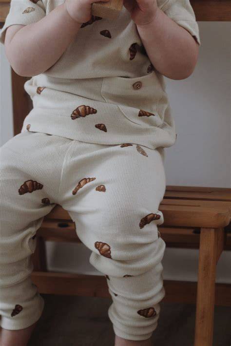 Beispiel Allover-Print Croissant auf Leggings