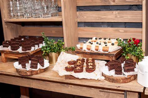 Beispiel für verschiedene Cupcake-Varianten auf einem Kuchenbuffet