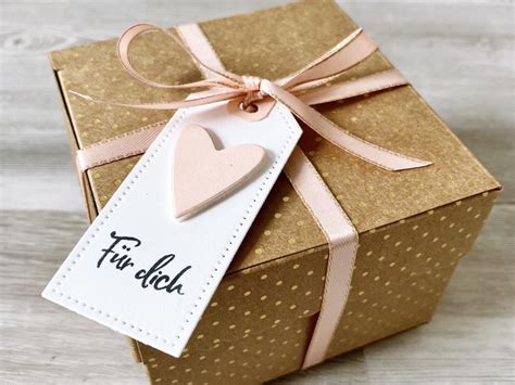 Beispiel-Geschenkverpackung mit Anhänger