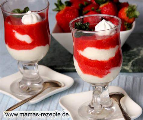 Beispiel-Serviergläser mit Erdbeer-Buttermilch-Dessert