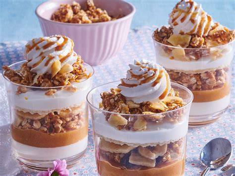 Beispiel-Servierung: Karamell-Rumlikör mit Dessert