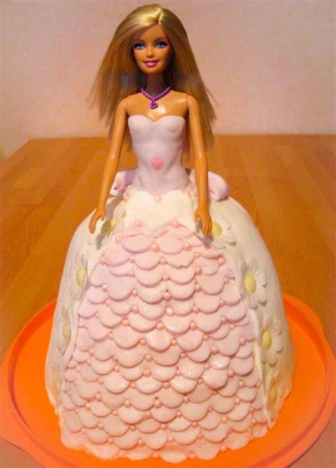 Beispielansicht fertige Barbie Torte