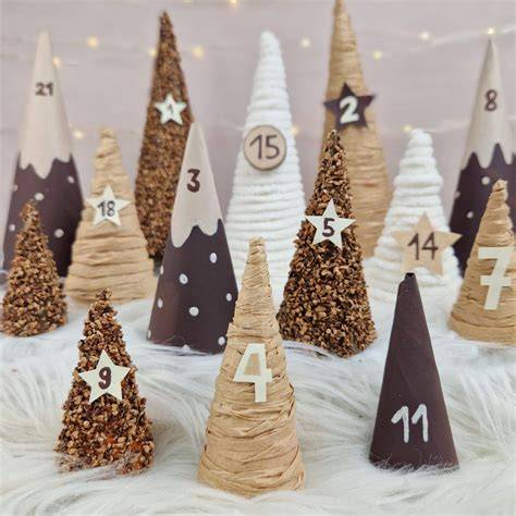 Beispielaufbau Nuss-Adventskalender: 24 Fächer mit unterschiedlichen Nussvariationen