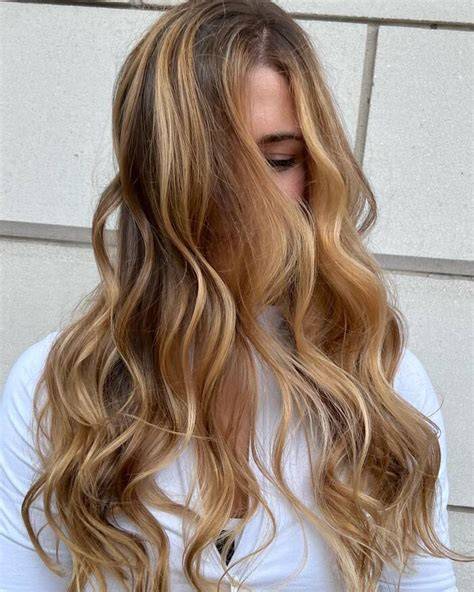 Beispielbild Honigblond mit Balayage-Highlights