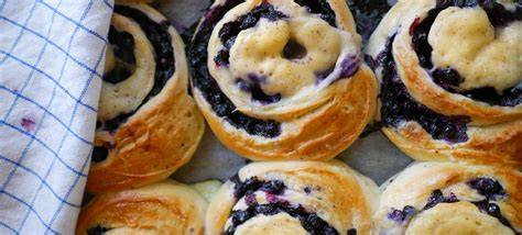Beispielbild von Blaubeerschnecken mit Vanillepudding