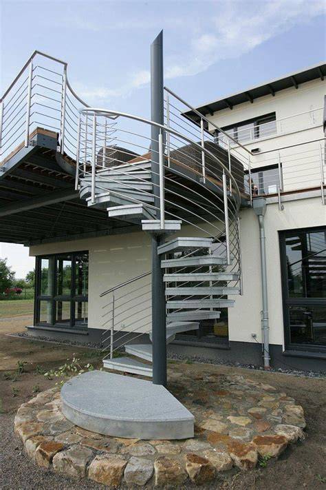 Beispiele für Treppen, Geländer und Vordächer