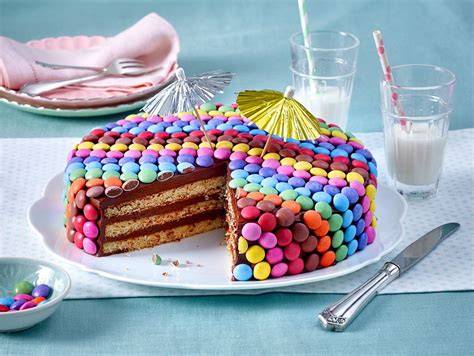 Beispiele für einfache Kuchendeko: Streusel, Ganache, Früchte