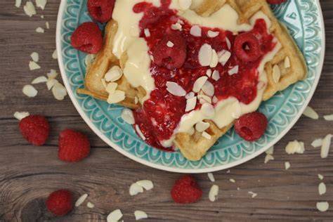 Belgische Waffel mit Nutella und Himbeeren