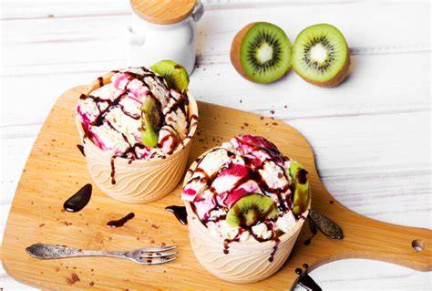 Beliebte Toppings: saisonale Früchte, Kinderschokolade, Streusel und Soßen