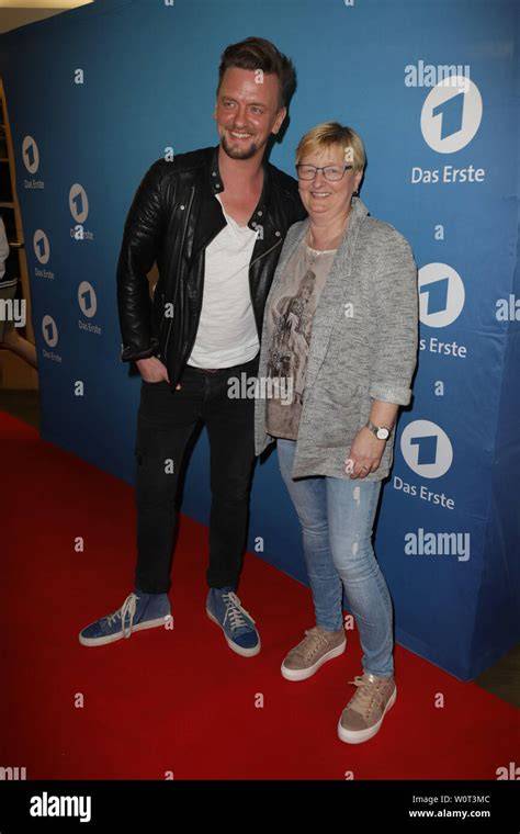 Ben Zucker mit seiner Mutter, Familienfoto