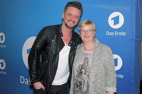 Ben Zucker mit seiner Mutter - Unterstützung in schweren Zeiten