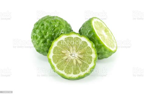 Bergamotte-Frucht auf dunklem Hintergrund