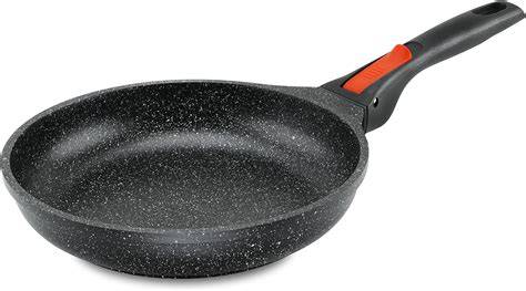 Beschichtete Pfanne mit Biskuitteig