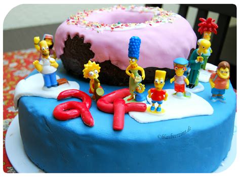 Bestellte Simpsons Torte auf Festtafel