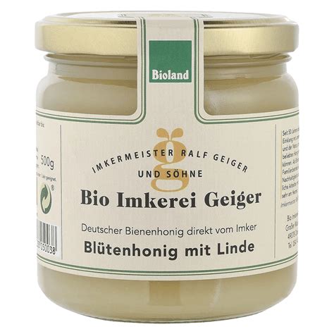 Besuchergruppe während der Führung durch die Bio-Imkerei Geiger