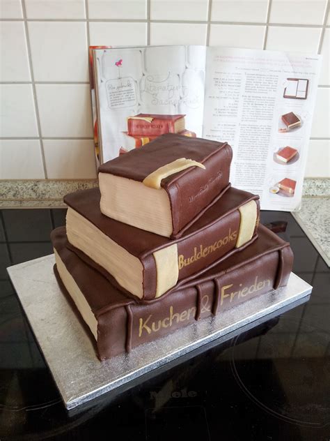 Bibeltorte in Buchform als Motivtorte