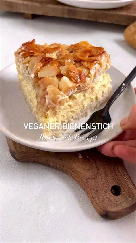 Bienenstich Stück mit cremiger Füllung und Mandel-Topping