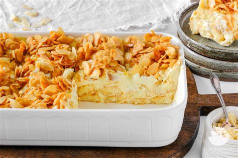 Bienenstich Tiramisu mit knusprigem Mandelkrokant