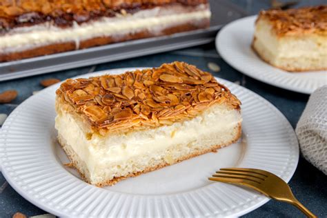 Bienenstich ohne Hefe mit Vanillepuddingcreme und Mandel-Topping