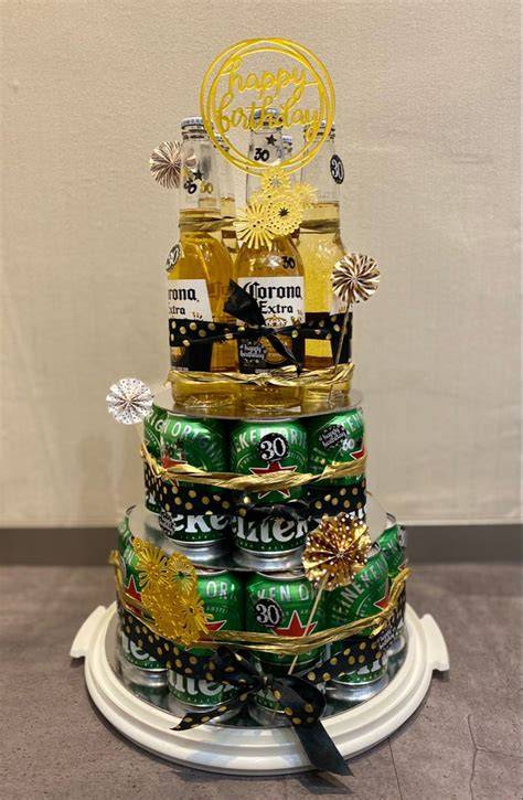 Biertorte mit personalisierten Etiketten