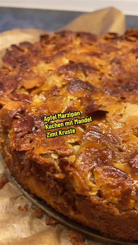Bild: Apfel-Marzipan-Kuchen im Rand der Form