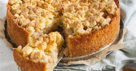 Bild: Apfelstreuselkuchen mit goldbraunen Streuseln auf dem Kuchen