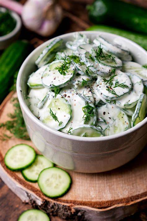 Bild: Asiatischer Gurkensalat mit Dressing