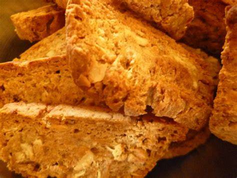 Bild: Boden aus Zwieback, Butterkeksen und Mandeln
