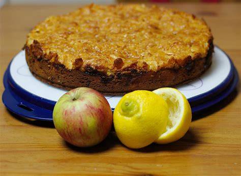 Bild: Bratapfel-Marzipan-Kuchen mit Mandeln