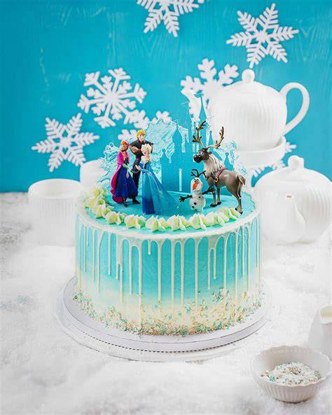 Bild: Elsa-Torte fertige Dekoration mit Eis-Splittern
